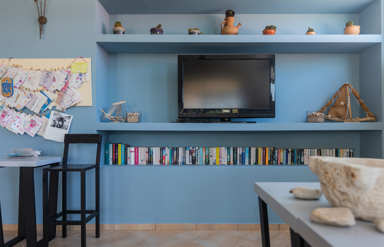 Shared Satellite TV lounge - Hotel Skala Kefalonia